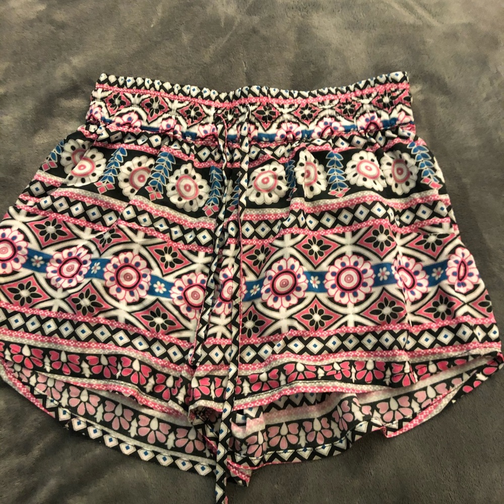 Patterned flowy shorts